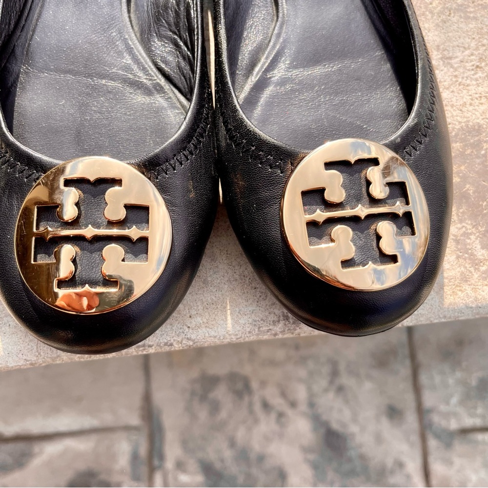 Tory Burch Women's Size 7.5 Reva Black Leather Gold Logo Classic Flats Shoes - Picture 3 of 9